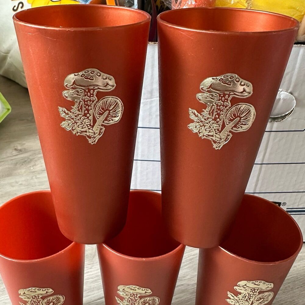 Vintage 1970s Mushroom Plastic Cups - 5 Cups - Picture 2 of 7
